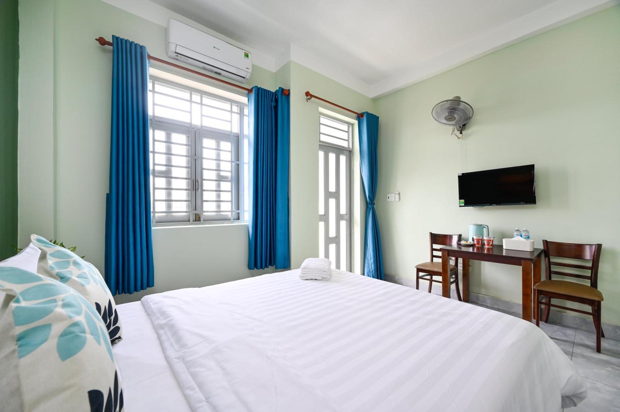 Montana & Aparment Saigon Airport Khách sạn hẻo lánh *