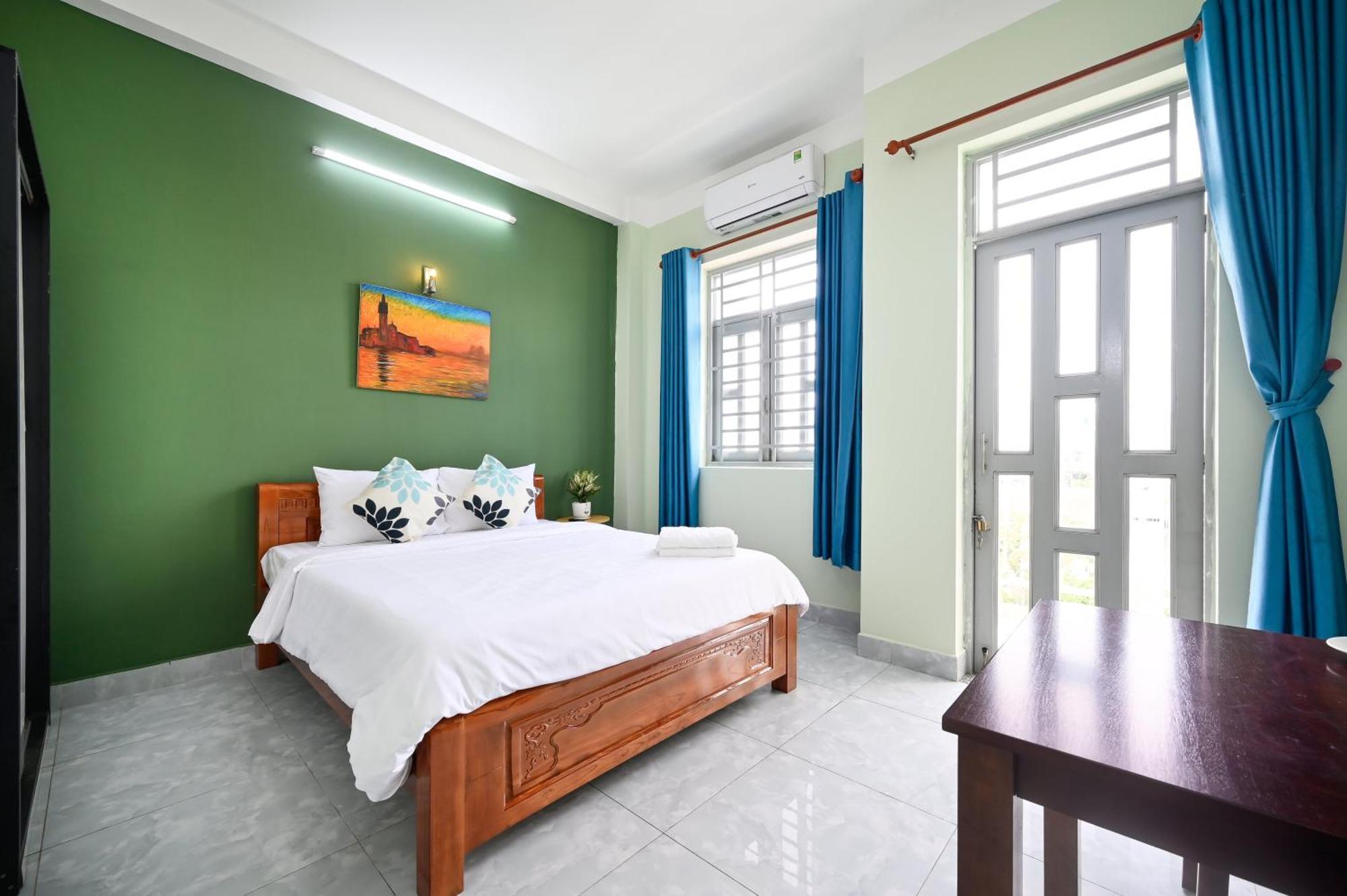 Montana & Aparment Saigon Airport Khách sạn hẻo lánh *