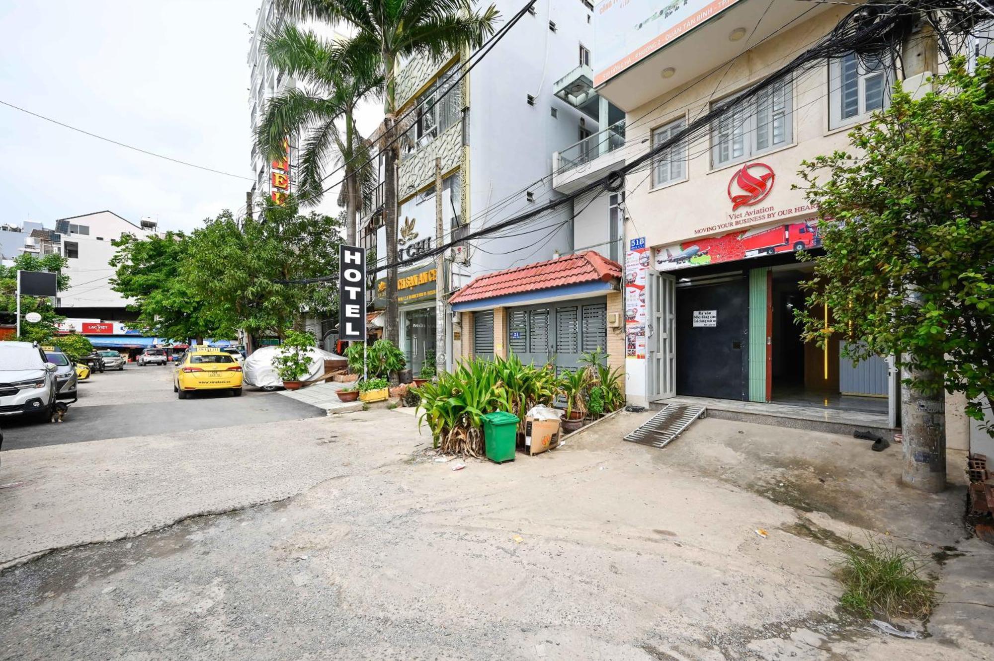 Montana & Aparment Saigon Airport *